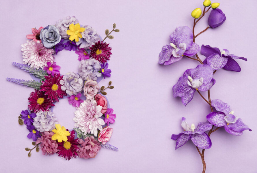 Поздравляем женщин с наступающим праздником Весны и Красоты♥🌺💄